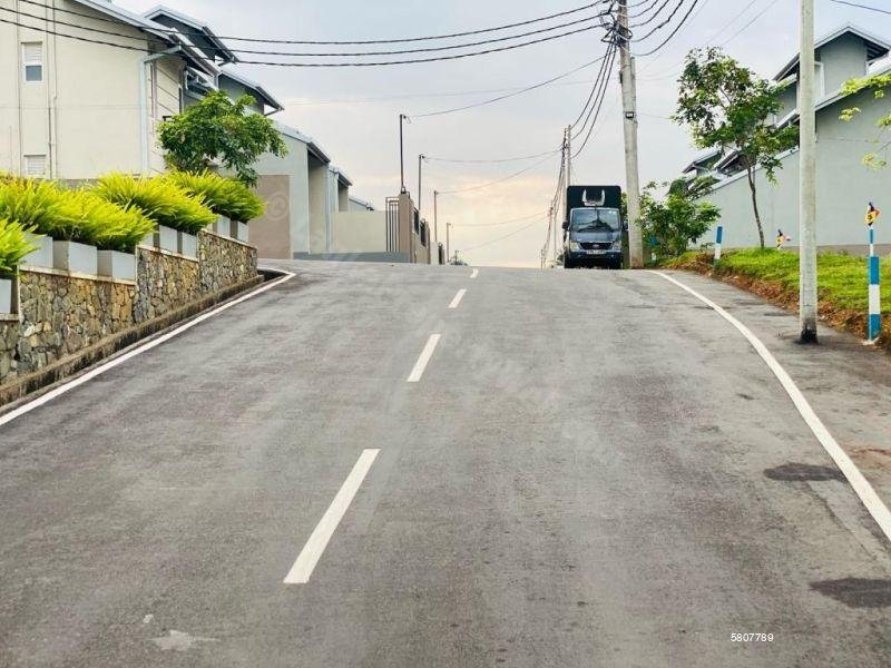 House for sale in Kahathuduwa - 35 Million