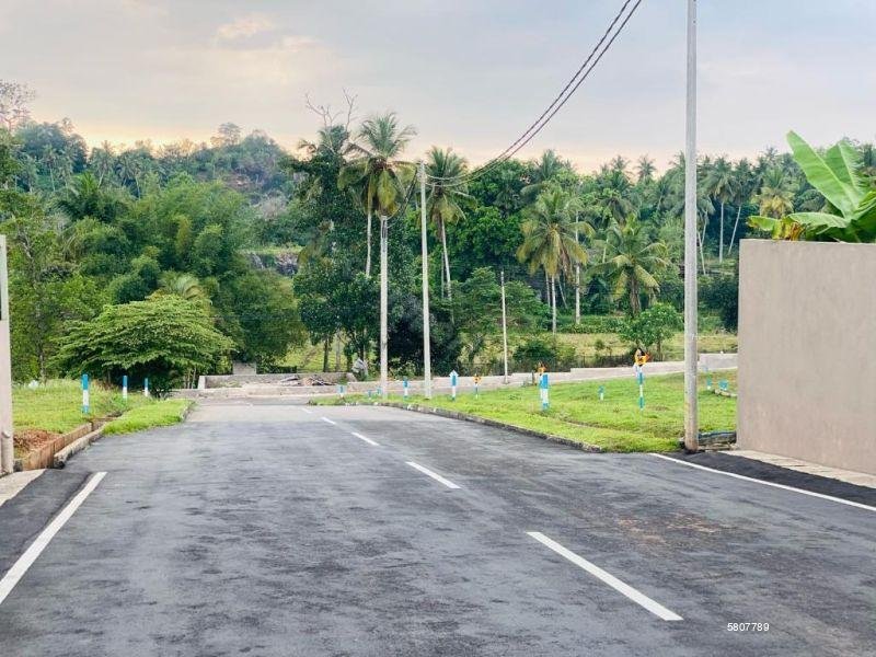 House for sale in Kahathuduwa - 35 Million - Image 2